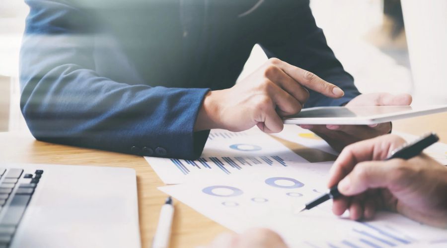 Descubra como reduzir custos em condomínios com nosso guia de técnicas práticas e dicas eficazes para uma gestão financeira inteligente!